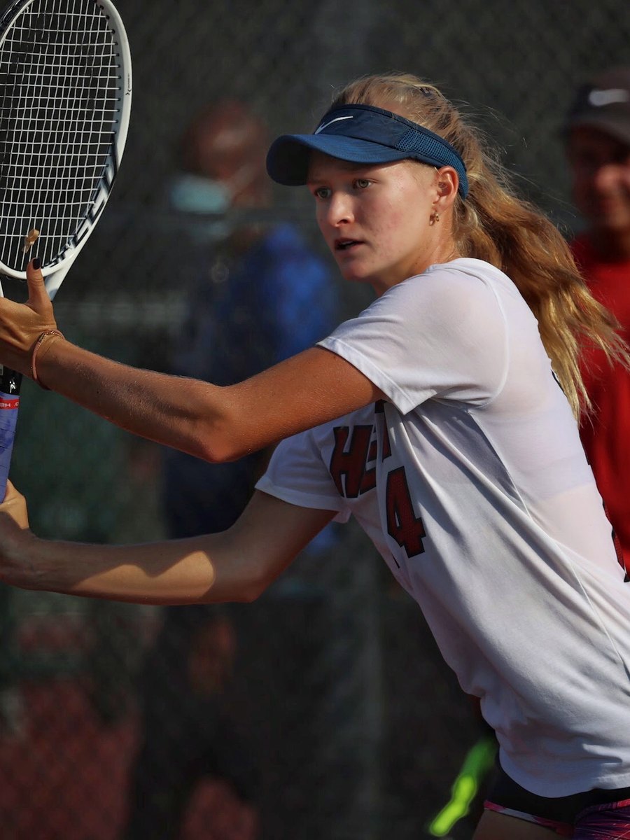 Elvina Kalieva preparing a backhand